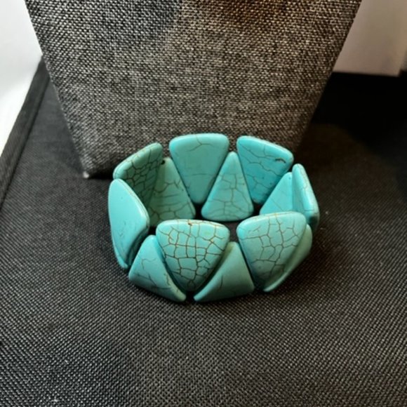 Turquois and Blue Beaded Necklace, Bracelet and Earring Set - Picture 4 of 5